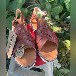 Bear paws huaraches size 8